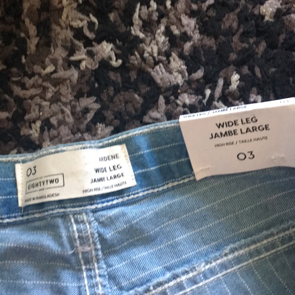 High Rise Wide Jeans - Picture 2 of 3